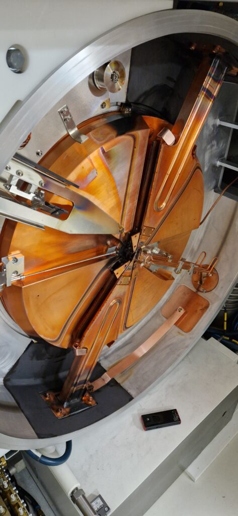 PETtrace 700S cyclotron with closed radiation shield (Photo: S.F. Sämmer)
